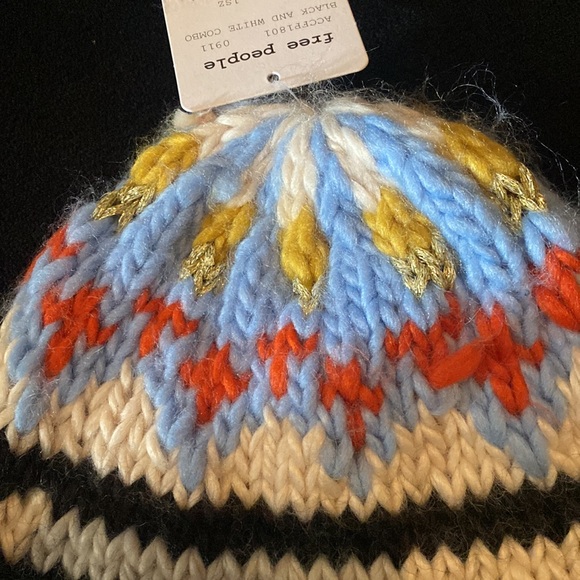 Multi colored striped beanie - Picture 3 of 4